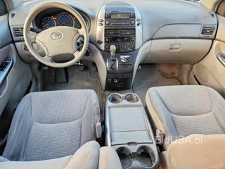 TOYOTA SIENNA LE 8 PASSENGER