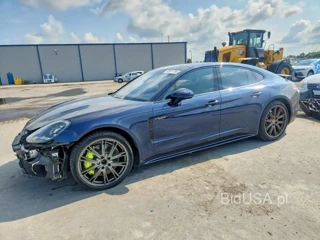 PORSCHE PANAMERA 4 E-HYBRID