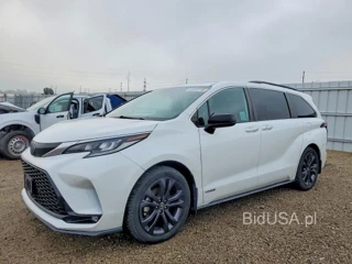 TOYOTA SIENNA XSE