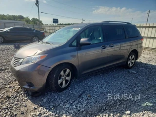 TOYOTA SIENNA LE