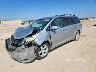 TOYOTA SIENNA LE