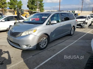 TOYOTA SIENNA XLE 8-PASSENGER