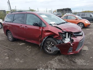 TOYOTA TOYOTA SIENNA XLE PREMIUM 8 PASSENGER