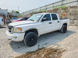 DODGE DAKOTA QUAD SLT
