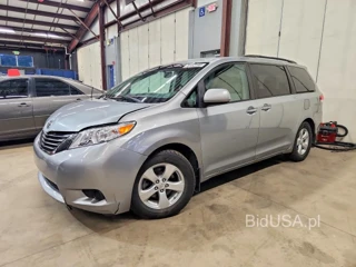 TOYOTA SIENNA LE
