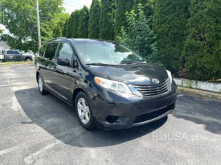 TOYOTA SIENNA LE
