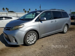 TOYOTA SIENNA XLE 7-PASSENGER
