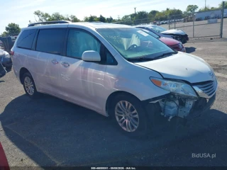 TOYOTA TOYOTA SIENNA XLE PREMIUM 8 PASSENGER