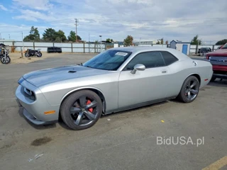 DODGE CHALLENGER SRT-8