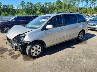 TOYOTA SIENNA XLE 7 PASSENGER