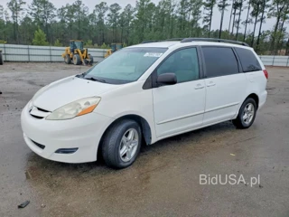 TOYOTA SIENNA LE 7-PASSENGER