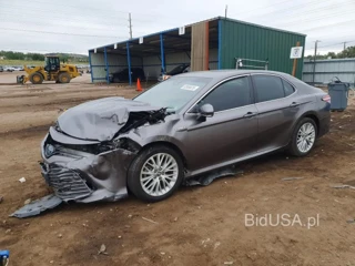 TOYOTA CAMRY HYBRID XLE