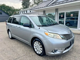 TOYOTA SIENNA XLE 7-PASSENGER