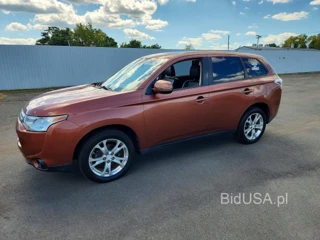 MITSUBISHI OUTLANDER SE