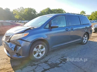 TOYOTA SIENNA LE