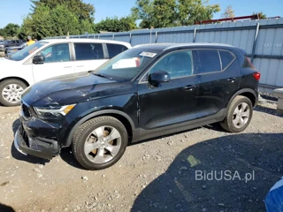 VOLVO XC40 T5 MOMENTUM