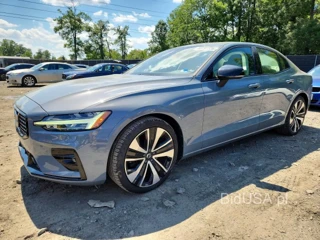 VOLVO S60 B5 MOMENTUM