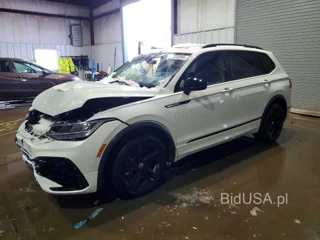 VOLKSWAGEN TIGUAN SE R-LINE BLACK
