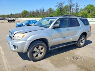 TOYOTA 4RUNNER SR5