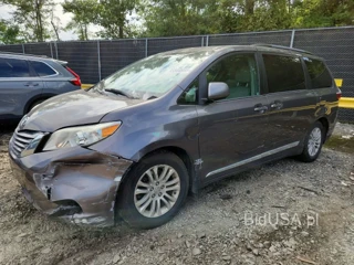 TOYOTA SIENNA XLE 8-PASSENGER