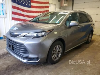 TOYOTA SIENNA LE
