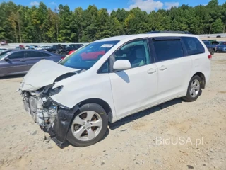 TOYOTA SIENNA LE