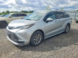 TOYOTA SIENNA LE