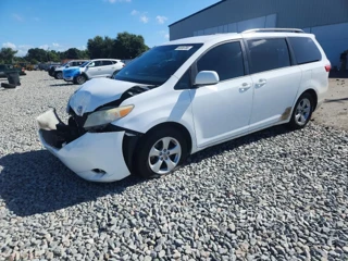TOYOTA SIENNA LE