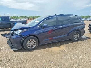 TOYOTA SIENNA XLE 8-PASSENGER