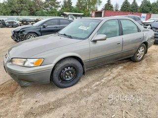 TOYOTA CAMRY XLE V6