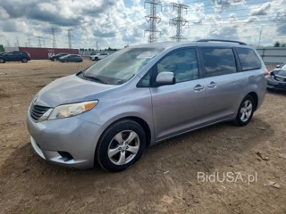 TOYOTA SIENNA LE