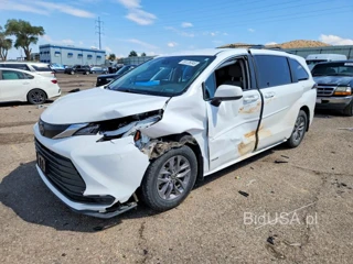 TOYOTA SIENNA LE