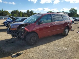 TOYOTA SIENNA LE 7-PASSENGER