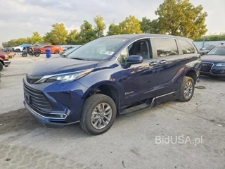 TOYOTA SIENNA XLE