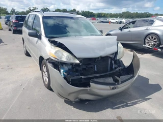 TOYOTA TOYOTA SIENNA LE