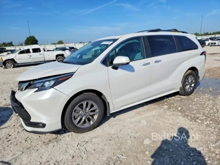 TOYOTA SIENNA XLE 7-PASSENGER