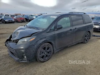 TOYOTA SIENNA SE 8-PASSENGER