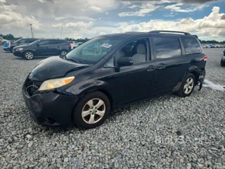 TOYOTA SIENNA LE