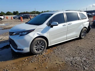 TOYOTA SIENNA XLE
