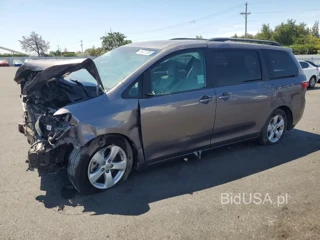 TOYOTA SIENNA LE