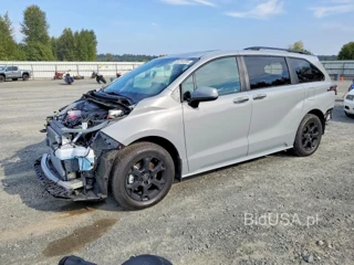 TOYOTA SIENNA WOODLAND EDITION