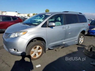 TOYOTA SIENNA