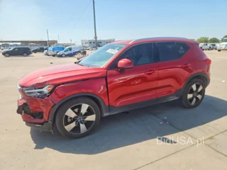 VOLVO XC40 T4 MOMENTUM
