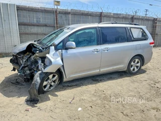 TOYOTA SIENNA LE