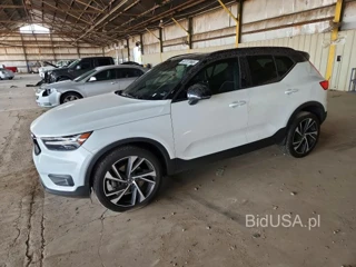 VOLVO XC40 T5 R-DESIGN