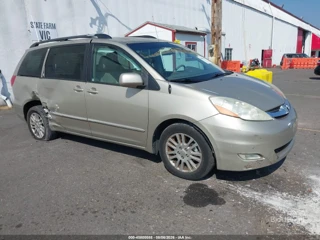 TOYOTA TOYOTA SIENNA XLE
