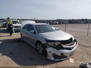 TOYOTA TOYOTA CAMRY SE