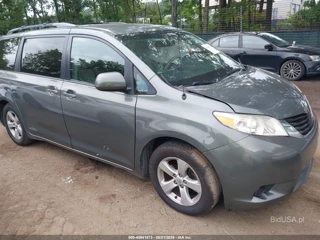 TOYOTA TOYOTA SIENNA LE V6 8 PASSENGER