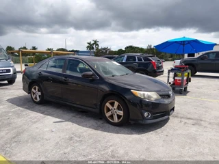 TOYOTA TOYOTA CAMRY SE
