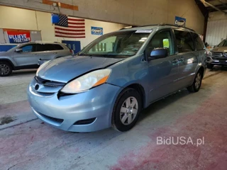 TOYOTA SIENNA LE 7-PASSENGER